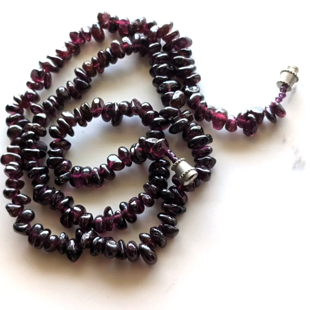 Garnet Bead Necklace. - Picture 2 of 4